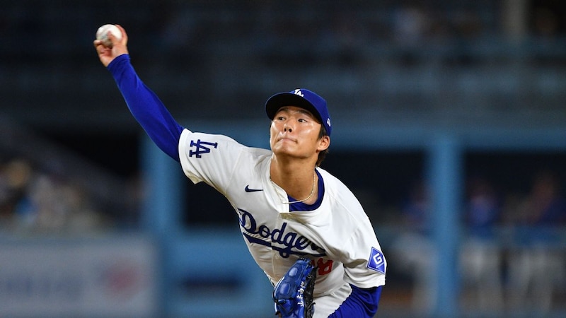 Clayton Kershaw poncha a un bateador