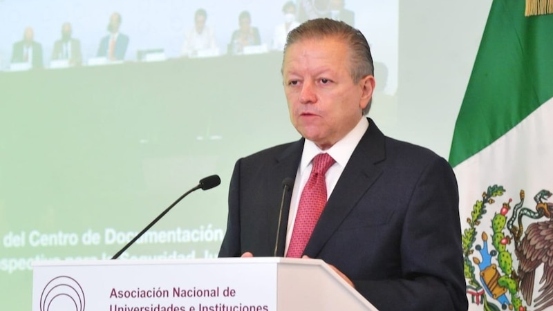 El presidente de México, Enrique Peña Nieto, da un discurso en un evento público.