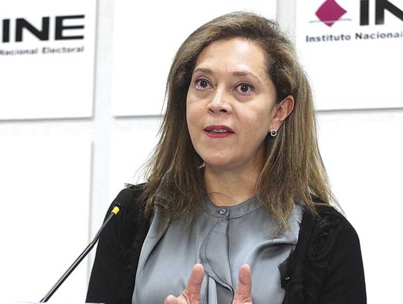 La presidenta del INE, Lorenzo Córdova, habla en una conferencia de prensa.