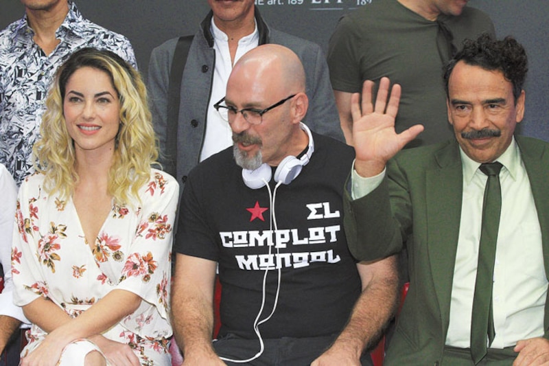 Gael García Bernal, Aislinn Derbez y Pedro Armendáriz en la alfombra roja de 'El Complot Mongol'