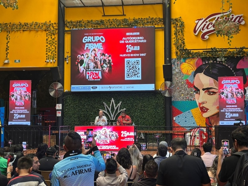Integrantes de Grupo Firme durante la conferencia de prensa en Querétaro