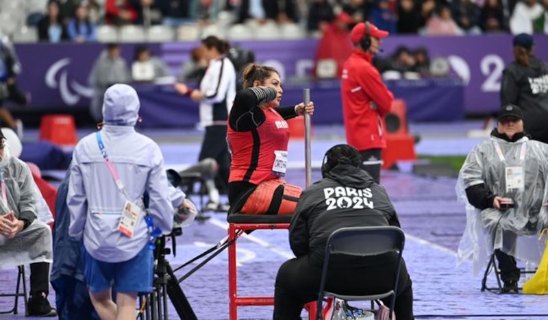 atleta paralímpica en silla de ruedas en los Juegos Paralímpicos de Tokio 2020