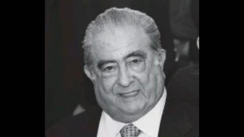 Carlos Hank González, un hombre de negocios y político mexicano.