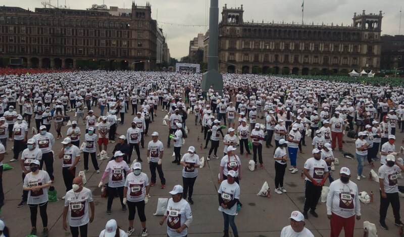 Multitudinaria carrera en el Zócalo de la Ciudad de México