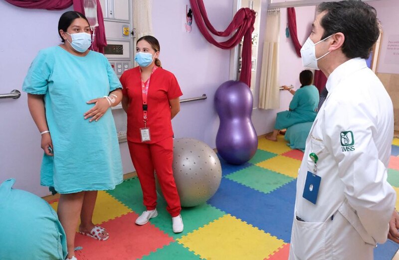 Mujer embarazada en el hospital
