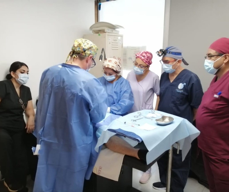 En la Clínica de Medicina Familiar “Azcapotzalco” del ISSSTE, 70 varones acudieron a la Jornada Quirúrgica de vasectomía sin bisturí, procedimiento de anticoncepción definitivo, poco invasivo y ambulatorio