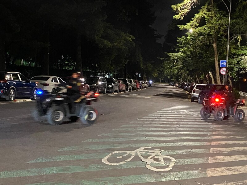 Motociclista en la ciudad