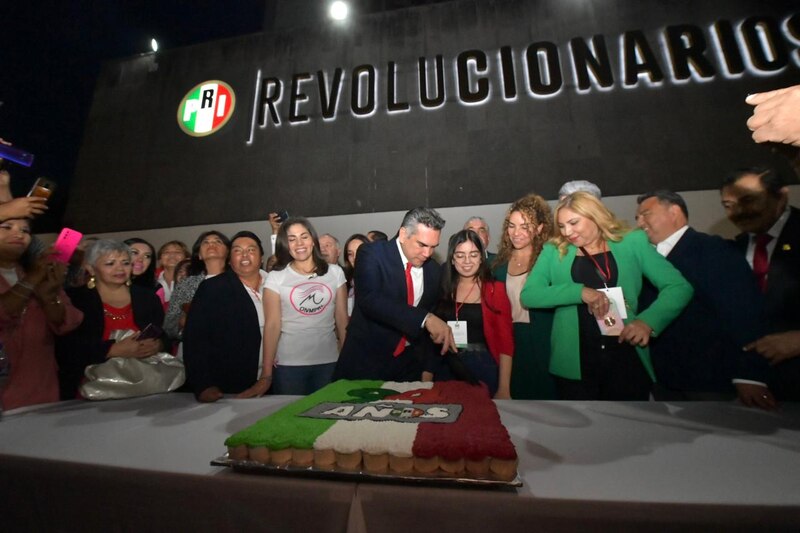 El presidente López Obrador celebra su cumpleaños con simpatizantes