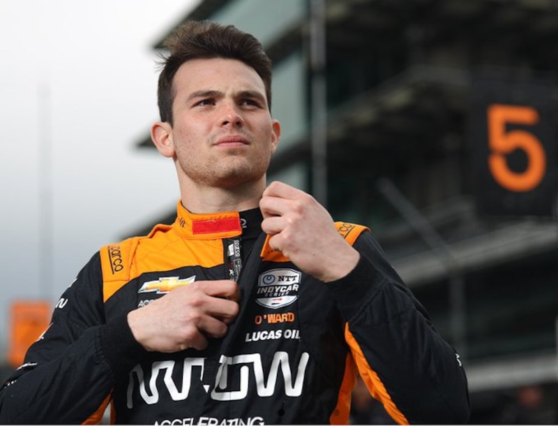 El piloto de Arrow McLaren SP, Pato O'Ward, se prepara para la clasificación para las 500 Millas de Indianápolis de 2022.