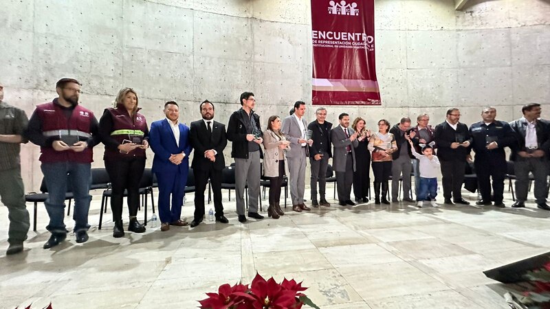 Entrega de reconocimientos a trabajadores del DIF Municipal