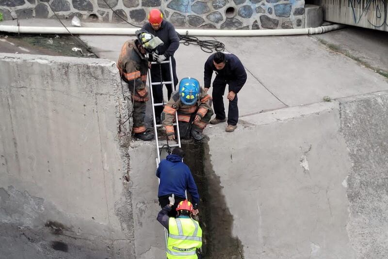 Rescate de un hombre en una alcantarilla