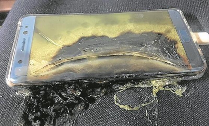 Un teléfono inteligente quemado