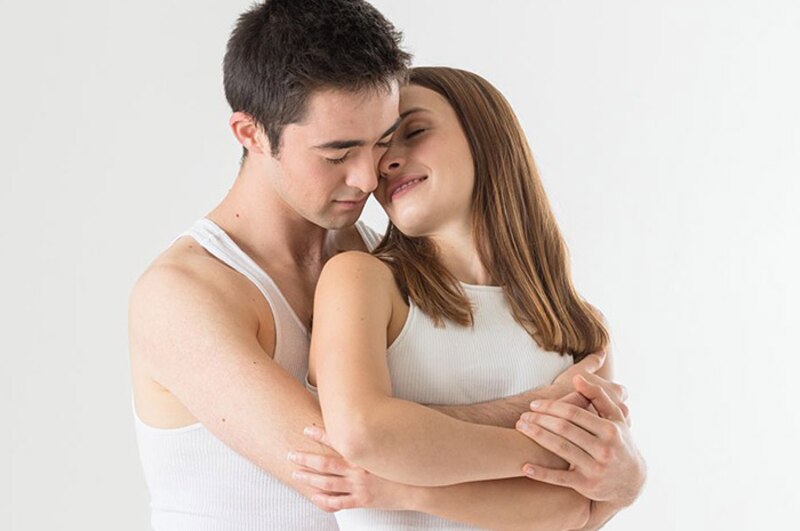 Pareja abrazada
