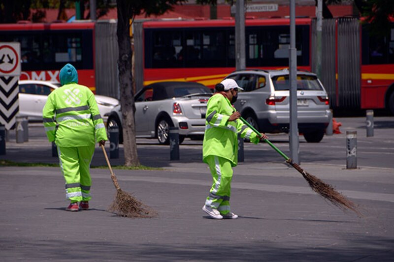 Barrenderas trabajando en la Ciudad de México