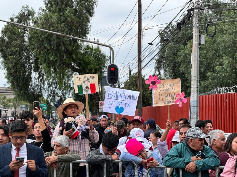 AMLO recibe multitudinario recibimiento en su regreso a la CDMX