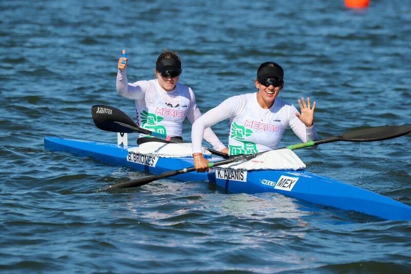 Mujeres mexicanas ganan medalla de oro en canoa