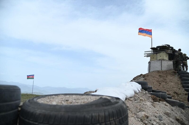 Soldados armenios en una trinchera en Nagorno-Karabaj