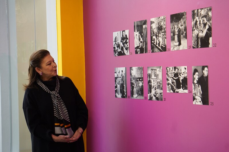 Fotógrafa mexicana Graciela Iturbide en una exposición de su obra.