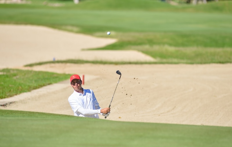 Golfista en bunker