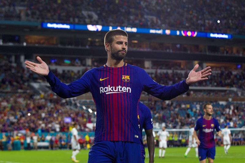 Gerard Piqué, defensa del Barcelona, celebra un gol.