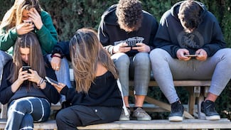 El declive de la natalidad en México se disparó con los celulares 4G