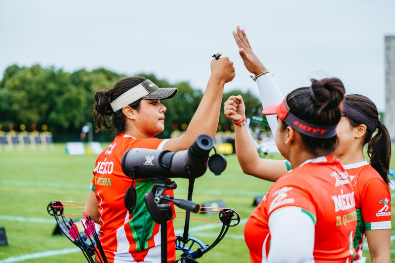 ¡Arqueras mexicanas celebran su victoria!