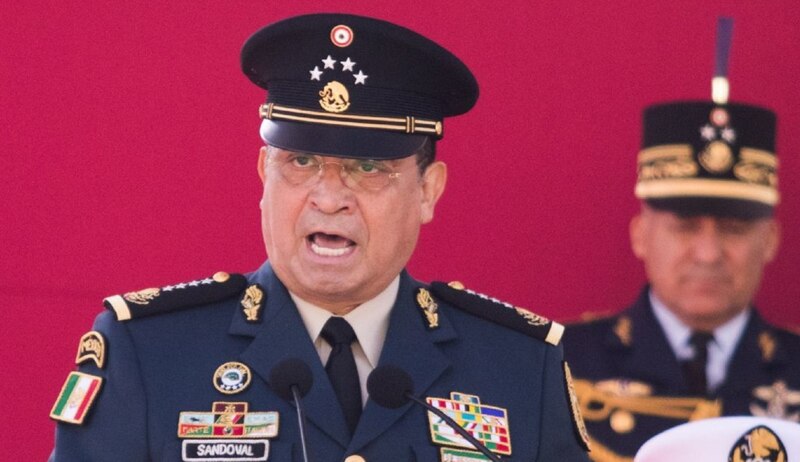 El general Salvador Cienfuegos Zepeda, secretario de la Defensa Nacional de México, durante una ceremonia militar.