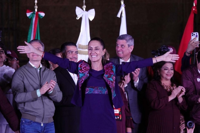 La Jefa de Gobierno de la Ciudad de México, Claudia Sheinbaum, celebra su tercer informe de gobierno.