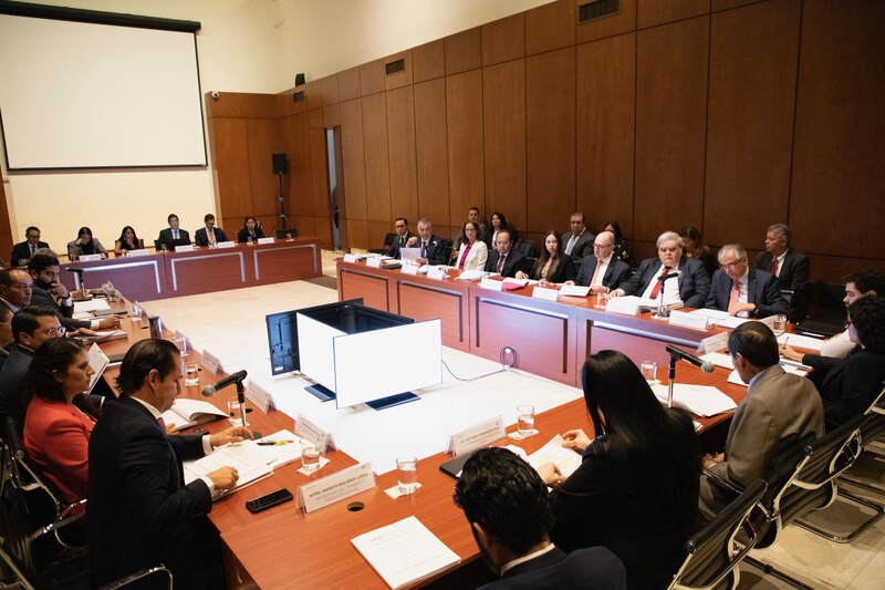 Reunión de trabajo entre la gobernadora del Banco de México, Victoria Rodríguez Ceja, y el secretario del Trabajo y Previsión Social, Gerardo Israel García López.