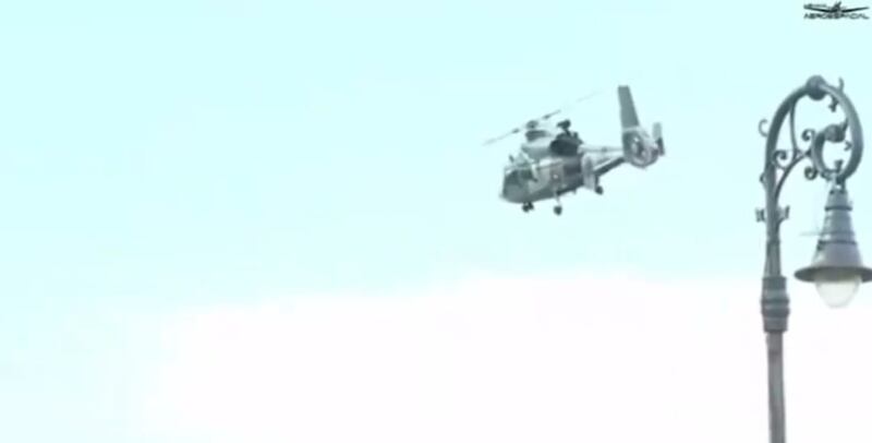 Helicóptero en el aire