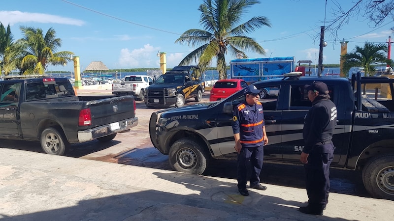 Policía detiene a dos hombres armados en Cozumel