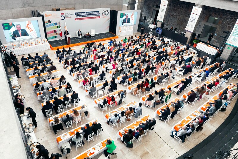 SNTE conmemora el Día Mundial de las y los Docentes