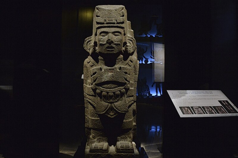 Estatua olmeca