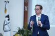 Chertorivski pide a los jóvenes no normalizar los problemas de la CDMX