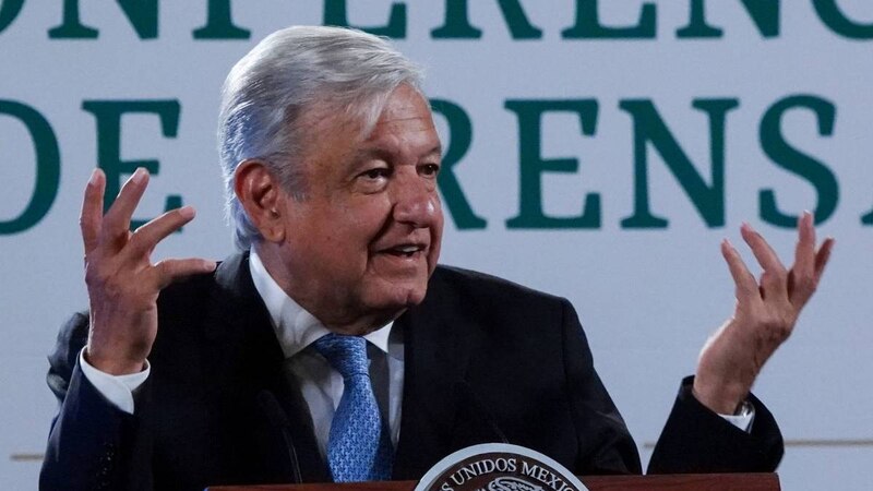El presidente Andrés Manuel López Obrador habla en una conferencia de prensa.