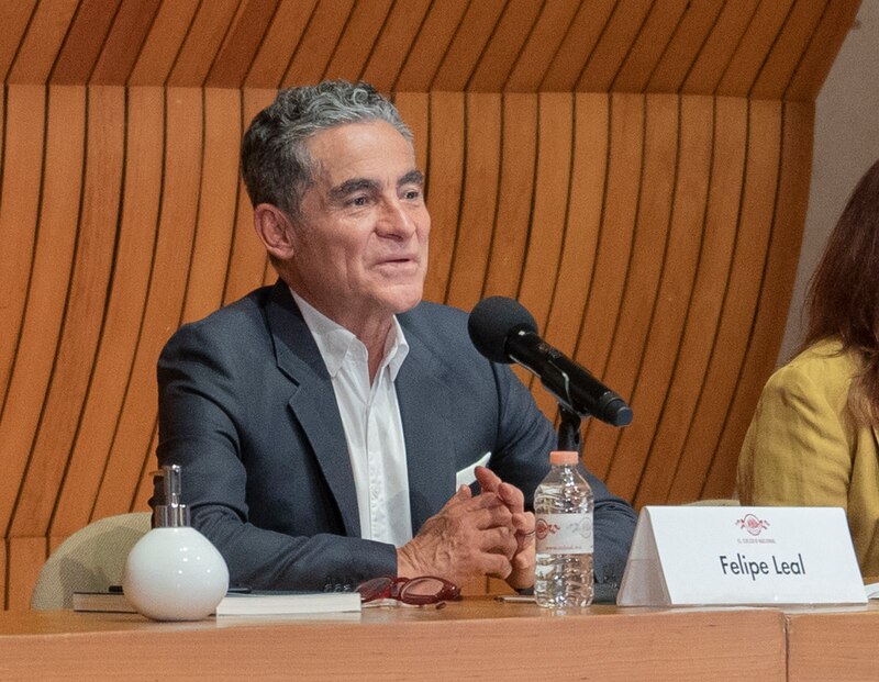 Felipe Leal, Presidente de la Academia Mexicana de la Lengua, durante una conferencia.