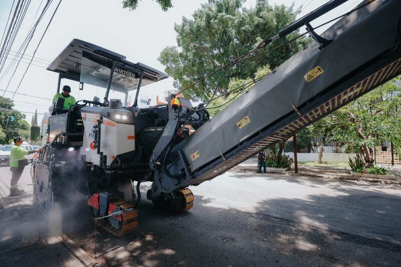Imagen de una calle en proceso de repavimentación en el Centro de Guadalajara, parte de un plan de inversión urbana