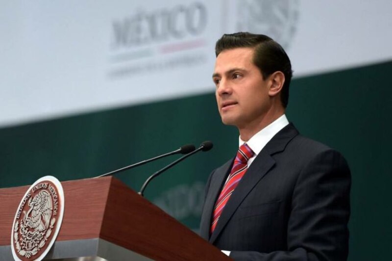 El presidente Enrique Peña Nieto da un discurso.