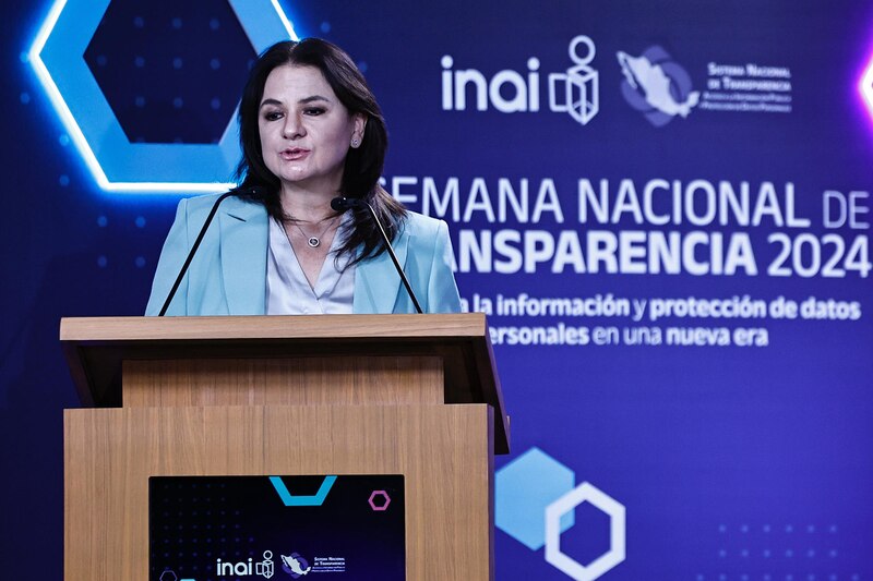 La comisionada del Instituto Nacional de Transparencia, Acceso a la Información y Protección de Datos Personales (INAI) Norma Julieta del Río Venegas, habla durante la inauguración de la semana de la transparencia, este lunes en Ciudad de México