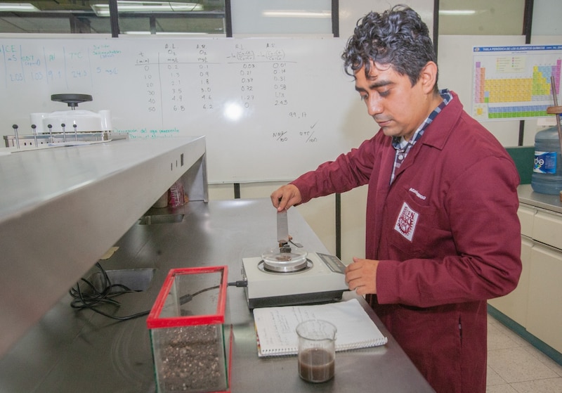 Científico en el laboratorio