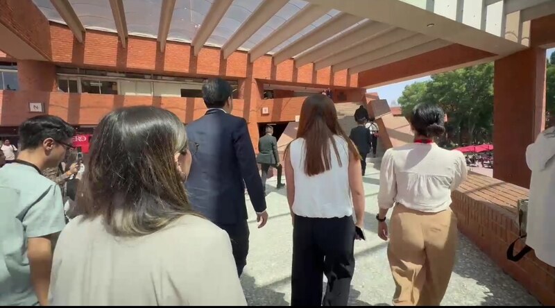 Recorrido por las instalaciones de la Universidad