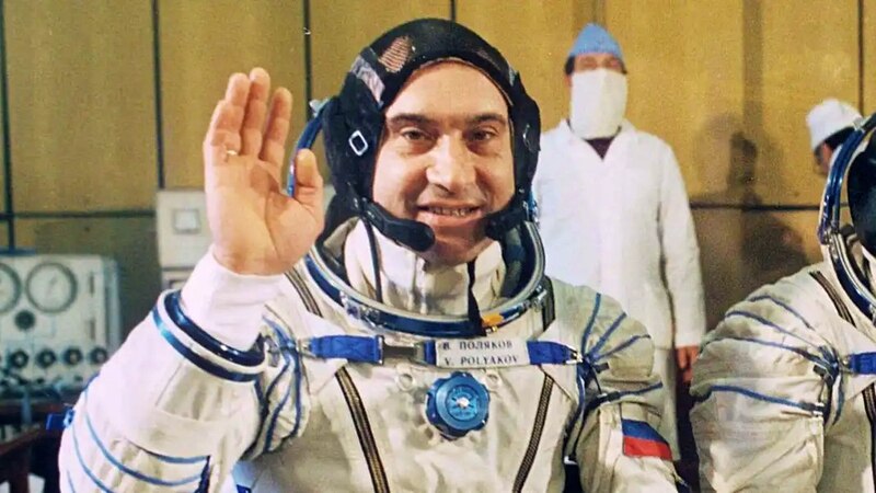 El cosmonauta soviético Valeri Polyakov, que batió el récord de permanencia en el espacio, muere a los 80 años