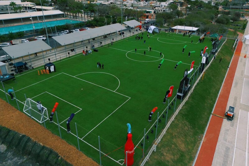 Cancha de fútbol con gradas