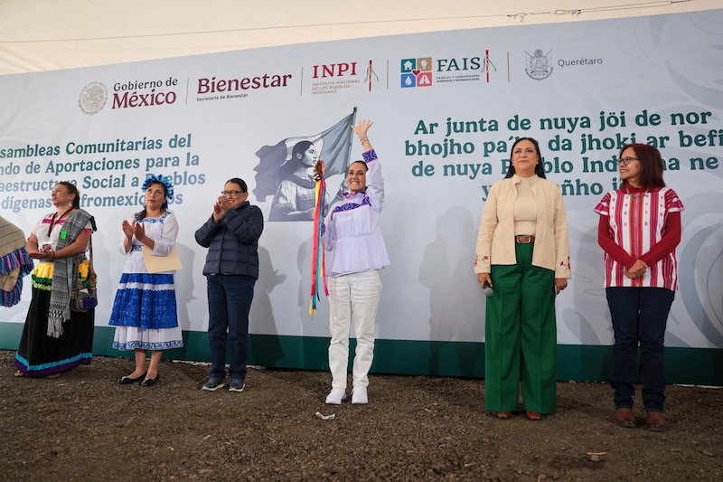 La presidenta Claudia Sheinbaum encabezó la entrega de recursos a comunidades indígenas de Querétaro, para obras de infraestructura pública, con base en las prioridades de cada comunidad