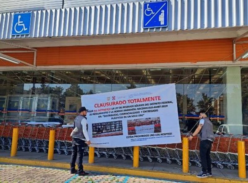 Clausura de una tienda por incumplimiento de la ley de residuos sólidos