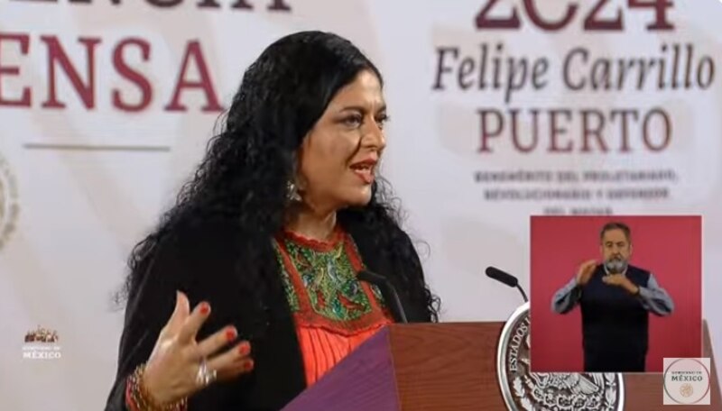 La gobernadora de Quintana Roo, Mara Lezama, durante una conferencia de prensa.