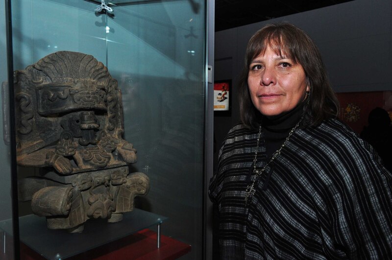 Arqueóloga mexicana exhibe máscara mexica en Ámsterdam