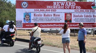 Enorme cartel con recompensa por Maduro aparece en frontera de Colombia y Venezuela    