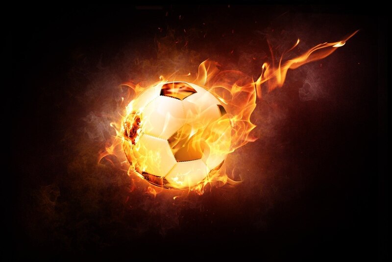 Balón de fútbol en llamas