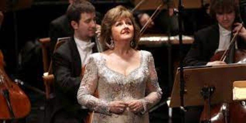 La soprano Ainhoa Arteta canta en el Palau de la Música Catalana
